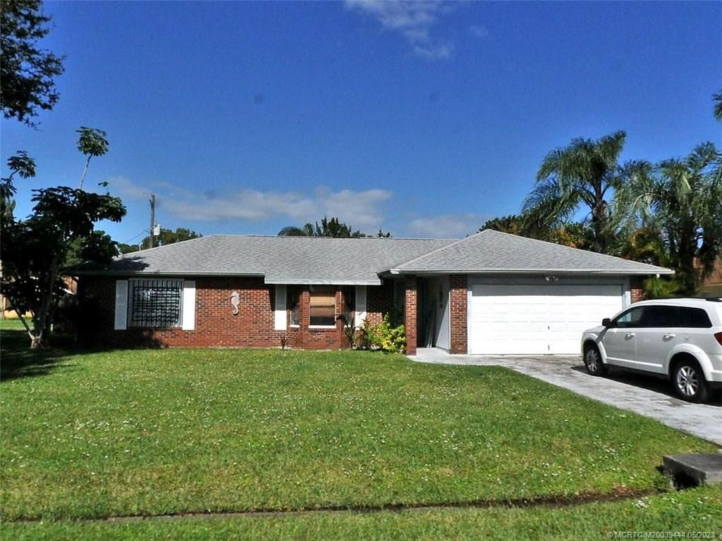 Photo of 2431 SE Shell Avenue, Port Saint Lucie, FL 34952 (MLS # M20039444)