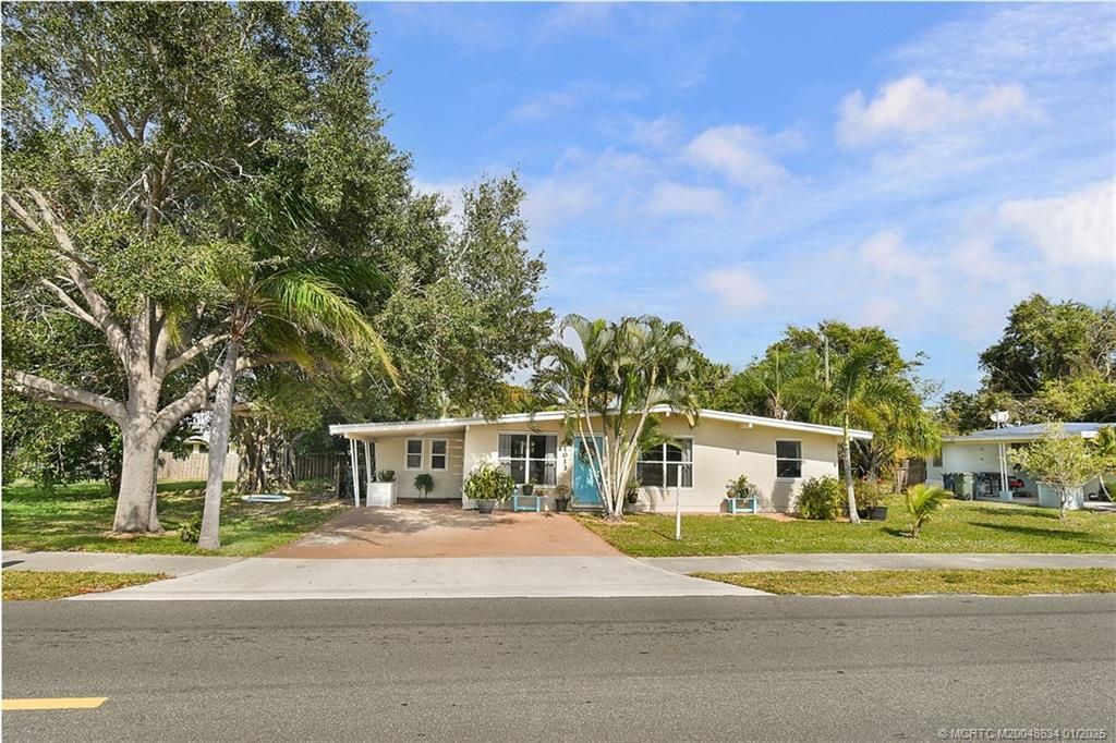 Photo of 1013 SE 10th Street, Stuart, FL 34996 (MLS # M20048634)