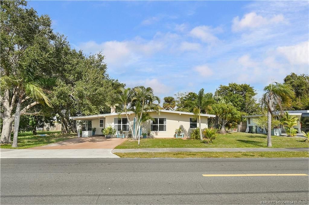Photo of 1013 SE 10th Street, Stuart, FL 34996 (MLS # M20048634)