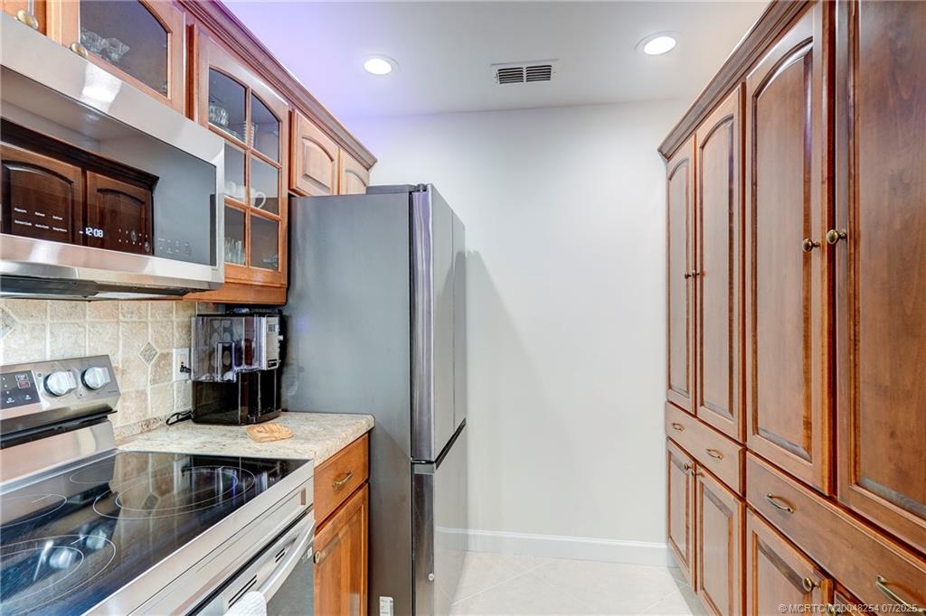 Stuart, Florida 34996, United States, 2 Bedrooms Bedrooms, ,2 BathroomsBathrooms,Residential,Active,23671