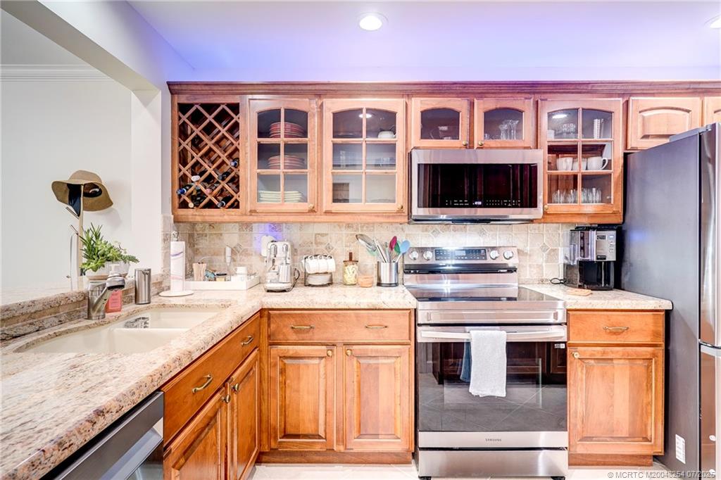 Stuart, Florida 34996, United States, 2 Bedrooms Bedrooms, ,2 BathroomsBathrooms,Residential,Active,23671