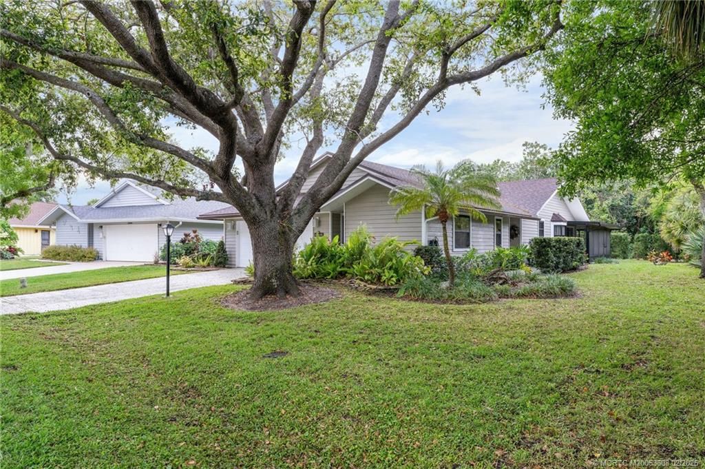 Photo of 13216 SE Point O Woods Court, Hobe Sound, FL 33455 (MLS # M20053608)