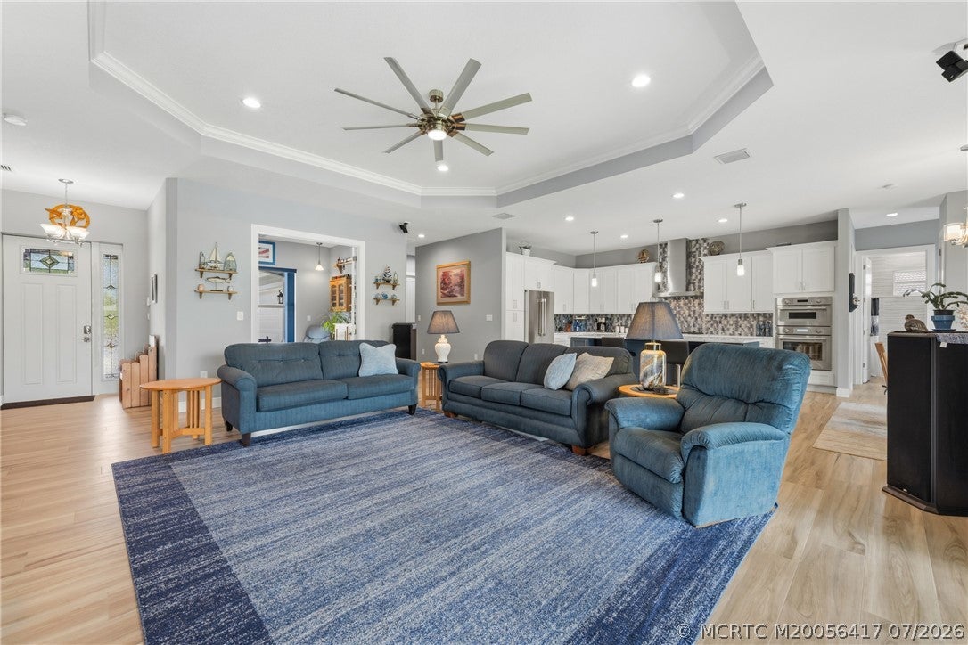1100 SW Squire Johns Lane