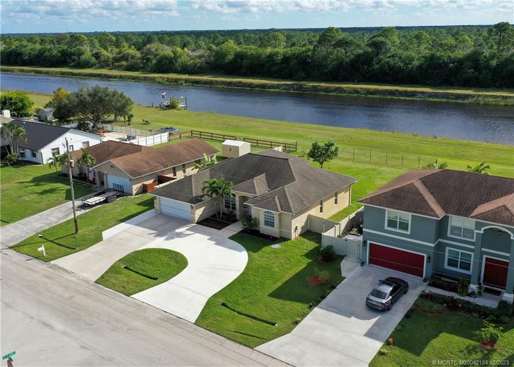 Photo of 898 SW Abbot Avenue, Port Saint Lucie, FL 34953 (MLS # M20042184)