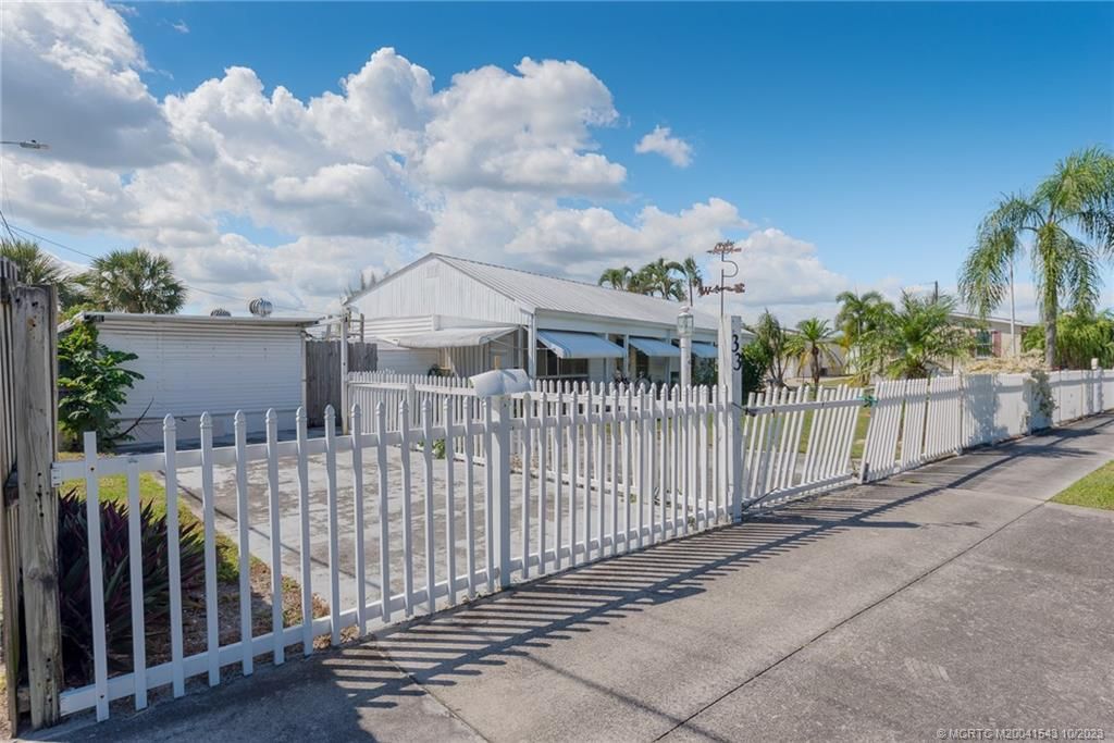 Photo of 10885 SE Federal Highway #33, Hobe Sound, FL 33455 (MLS # M20041543)