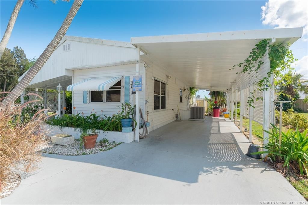 Photo of 10885 SE Federal Highway #33, Hobe Sound, FL 33455 (MLS # M20041543)