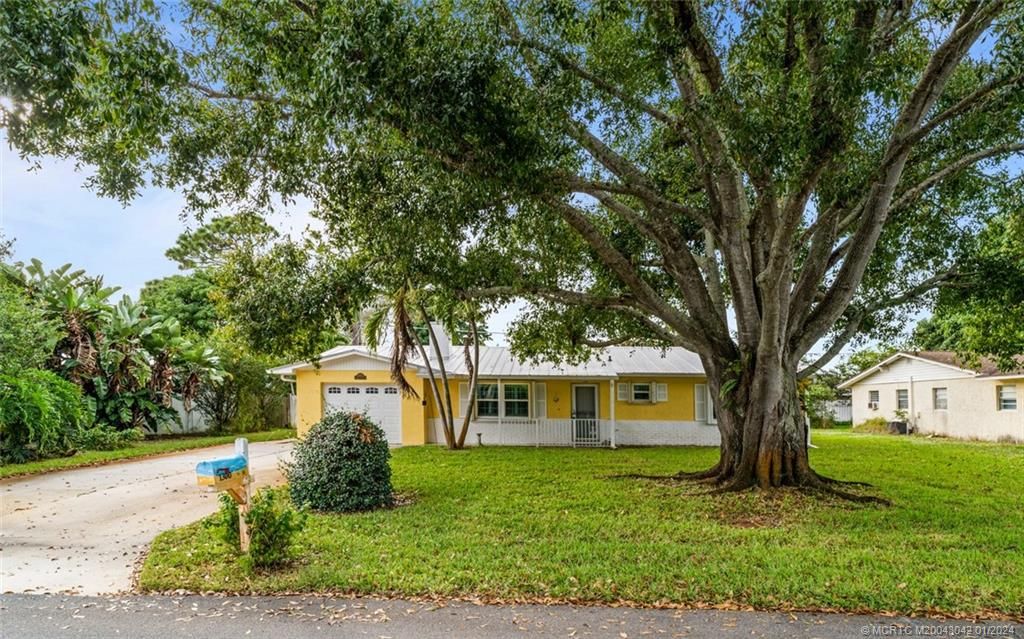 Photo of 1300 SE Starfish Lane, Stuart, FL 34996 (MLS # M20043042)