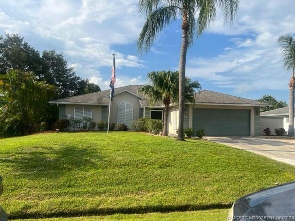 Photo of 861 SE Celtic Avenue, Port Saint Lucie, FL 34983 (MLS # M20039764)