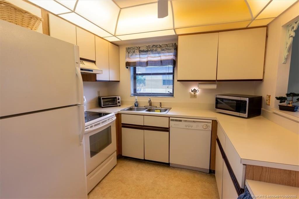 Stuart, Florida 34996, United States, 2 Bedrooms Bedrooms, ,2 BathroomsBathrooms,Residential,Active,3471