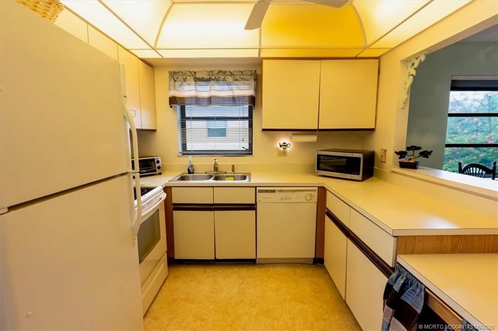 Stuart, Florida 34996, United States, 2 Bedrooms Bedrooms, ,2 BathroomsBathrooms,Residential,Active,3471