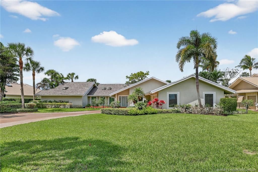 Photo of 6340 SE Mariner Sands Drive, Stuart, FL 34997 (MLS # M20052292)