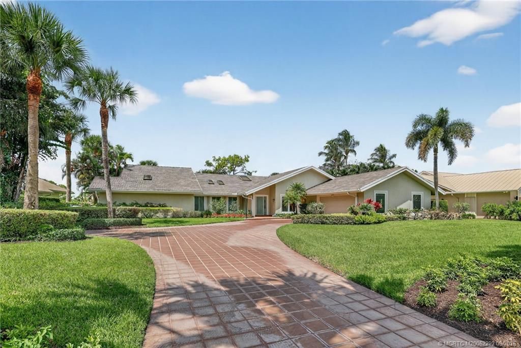 Photo of 6340 SE Mariner Sands Drive, Stuart, FL 34997 (MLS # M20052292)