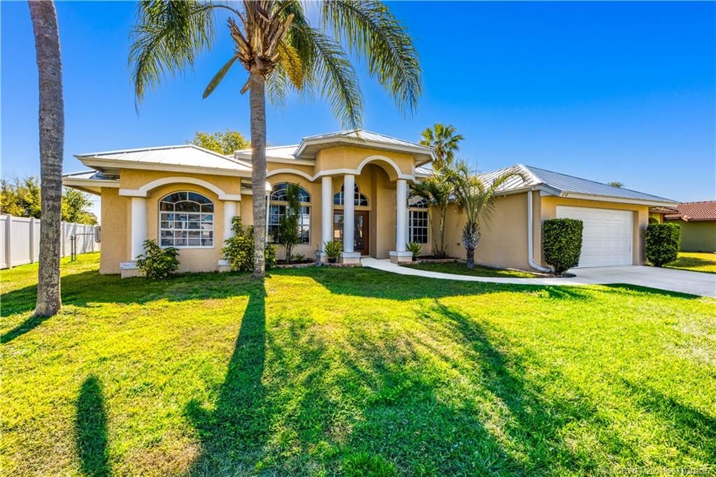 Photo of 650 SW Dalton Circle, Port Saint Lucie, FL 34953 (MLS # M20049697)