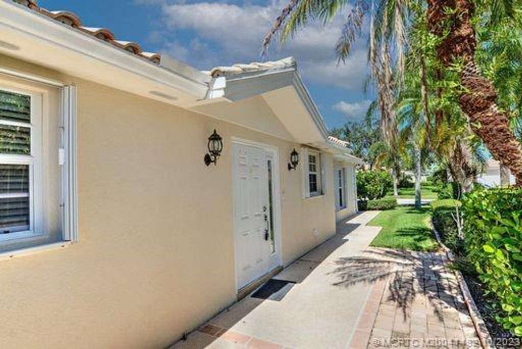 Photo of 8194 SE Peppercorn Court, Hobe Sound, FL 33455 (MLS # M20041482)