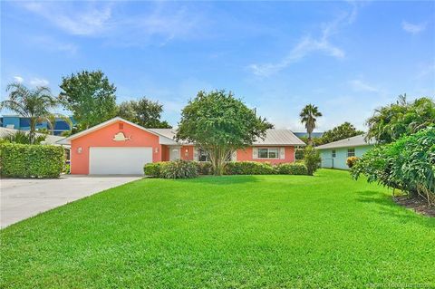 Photo of 4756 SE Manatee Terrace, Stuart, FL 34997 (MLS # M20052182)