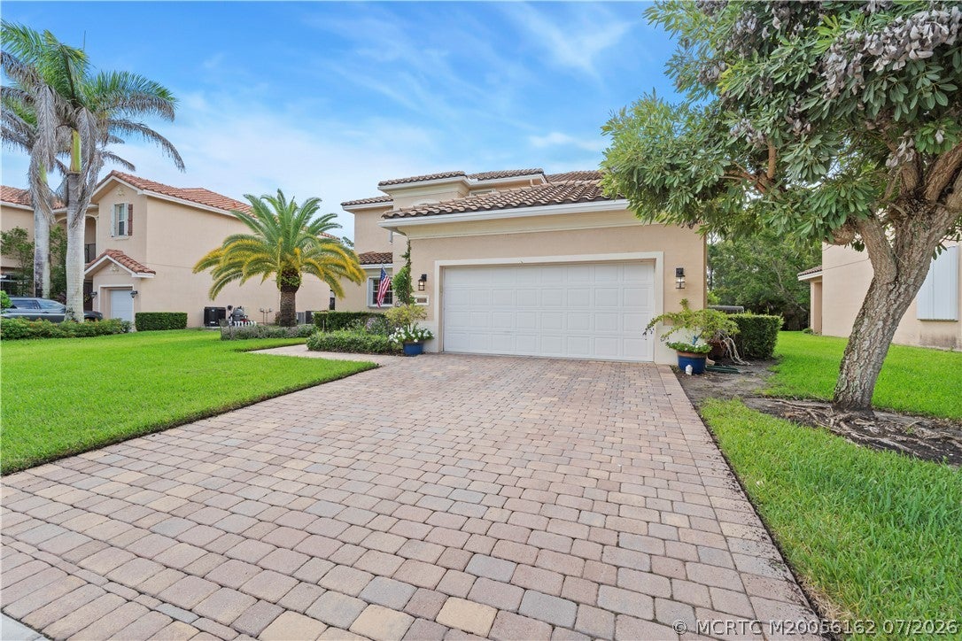 5437 SW Honeysuckle Court
