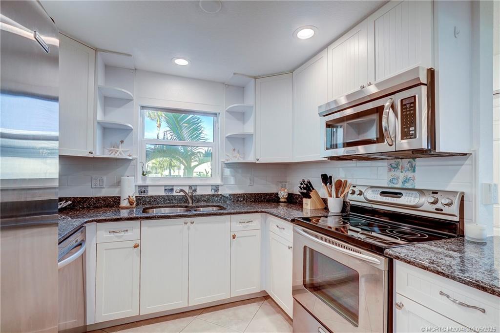 Jensen Beach, Florida 34957, United States, 2 Bedrooms Bedrooms, ,2 BathroomsBathrooms,Residential,Active,22369