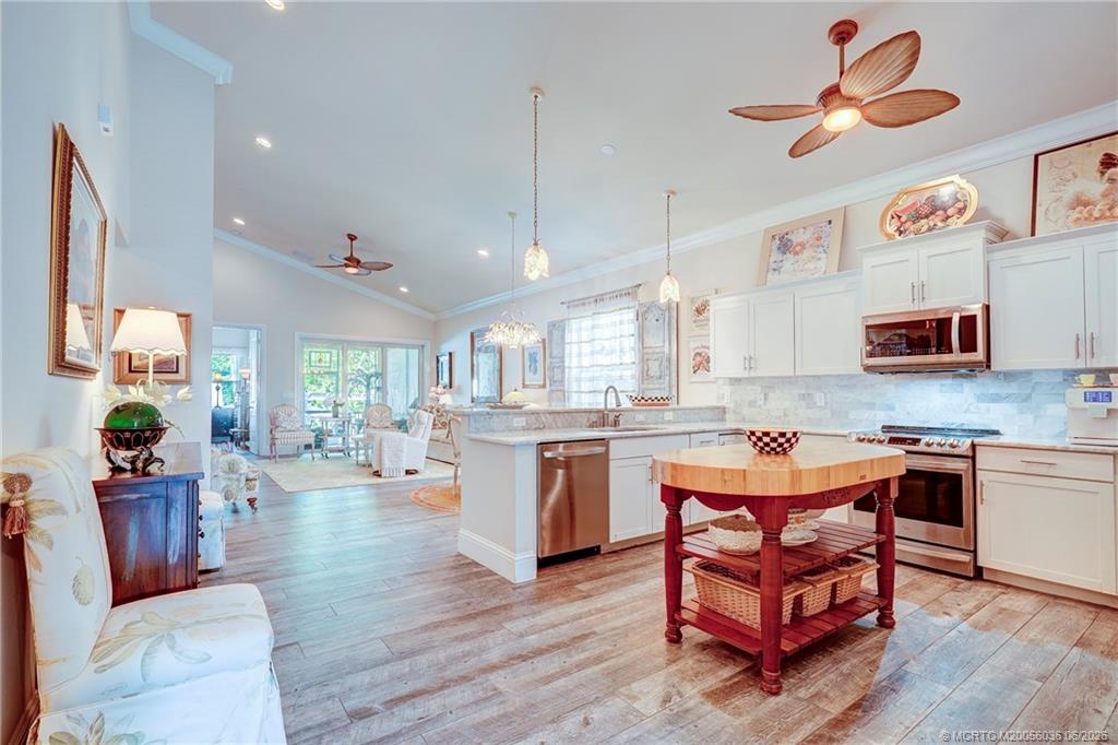 412 SW Akron Avenue, Stuart, FL, 34994, US, 4 Bedrooms Bedrooms, ,3 BathroomsBathrooms,Residential,Active,412 SW Akron Avenue,M20056036