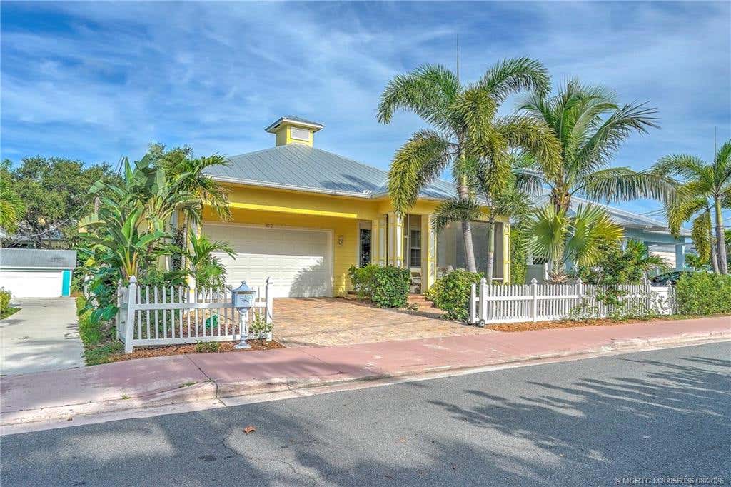 Photo of 412 SW Akron Avenue, Stuart, FL 34994 (MLS # M20056036)