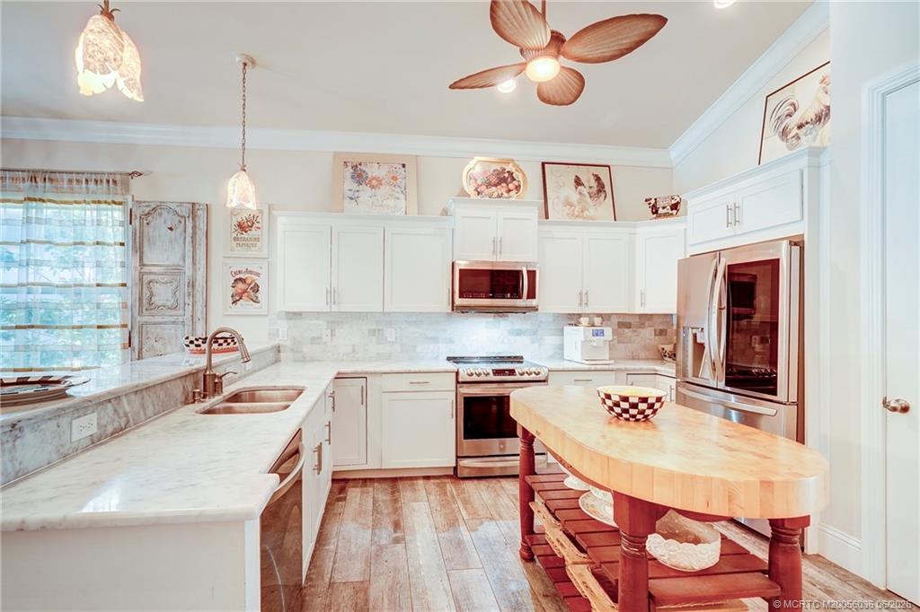 412 SW Akron Avenue, Stuart, FL, 34994, US, 4 Bedrooms Bedrooms, ,3 BathroomsBathrooms,Residential,Active,412 SW Akron Avenue,M20056036