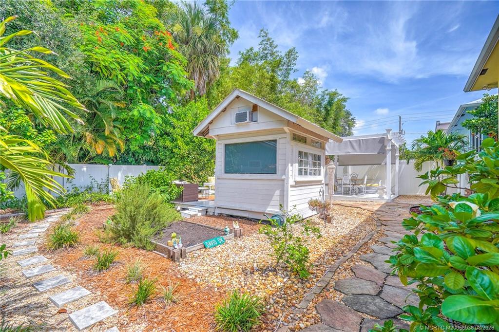 412 SW Akron Avenue, Stuart, FL, 34994, US, 4 Bedrooms Bedrooms, ,3 BathroomsBathrooms,Residential,Active,412 SW Akron Avenue,M20056036