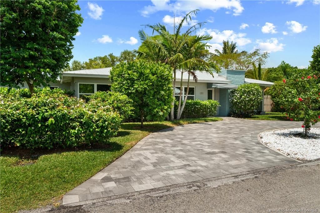 Photo of 206 SE Balboa Avenue, Stuart, FL 34994 (MLS # M20050401)