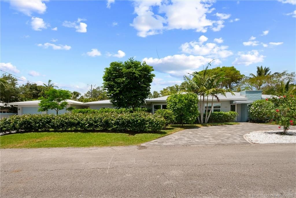 Photo of 206 SE Balboa Avenue, Stuart, FL 34994 (MLS # M20050401)