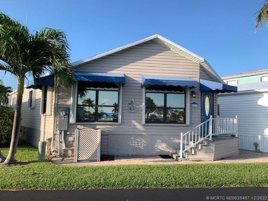 Photo of 286 Nettles Boulevard, Jensen Beach, FL 34957 (MLS # M20035487)