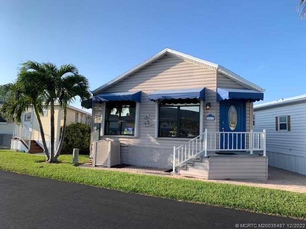Photo of 286 Nettles Boulevard, Jensen Beach, FL 34957 (MLS # M20035487)