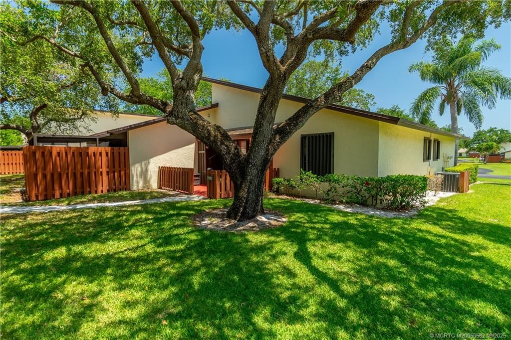 Photo of 7970 SE Villa Circle, Hobe Sound, FL 33455 (MLS # M20050562)