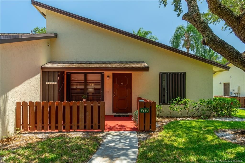 Photo of 7970 SE Villa Circle, Hobe Sound, FL 33455 (MLS # M20050562)