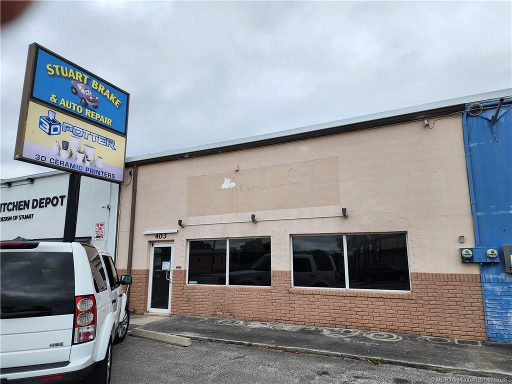 Photo of 403 SE Monterey Road, Stuart, FL 34994 (MLS # M20049251)