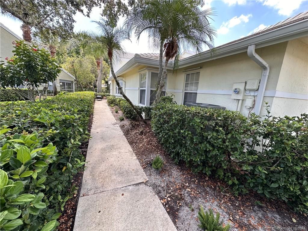 Photo of 2425 SW Foxpoint Trail, Palm City, FL 34990 (MLS # M20045347)