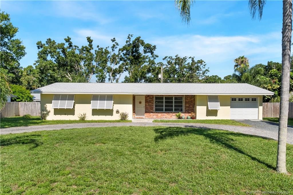 Photo of 2135 30th Avenue, Vero Beach, FL 32960 (MLS # M20045631)