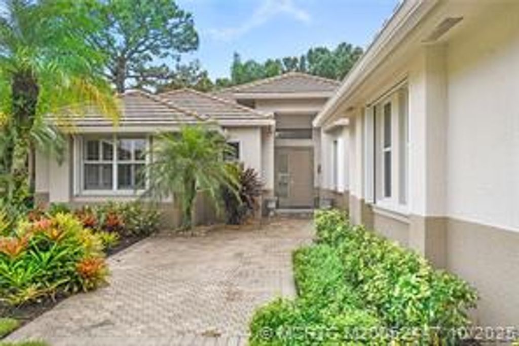 Photo of 3641 SE Cambridge Drive, Stuart, FL 34997 (MLS # M20052447)