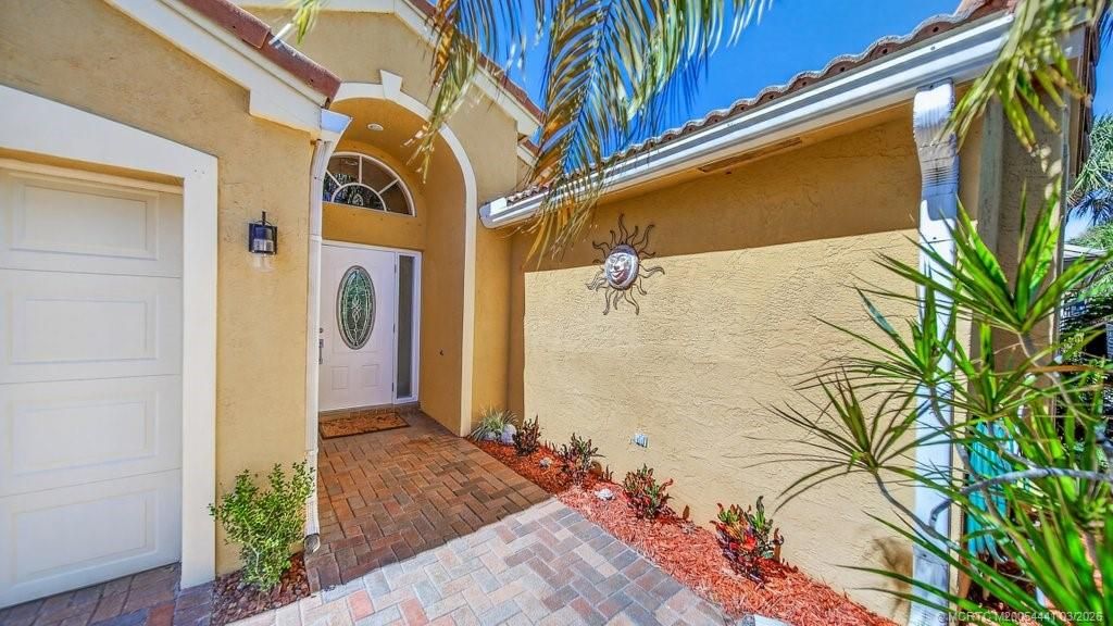 Photo of 1106 SE Westminster Place, Stuart, FL 34997 (MLS # M20054441)