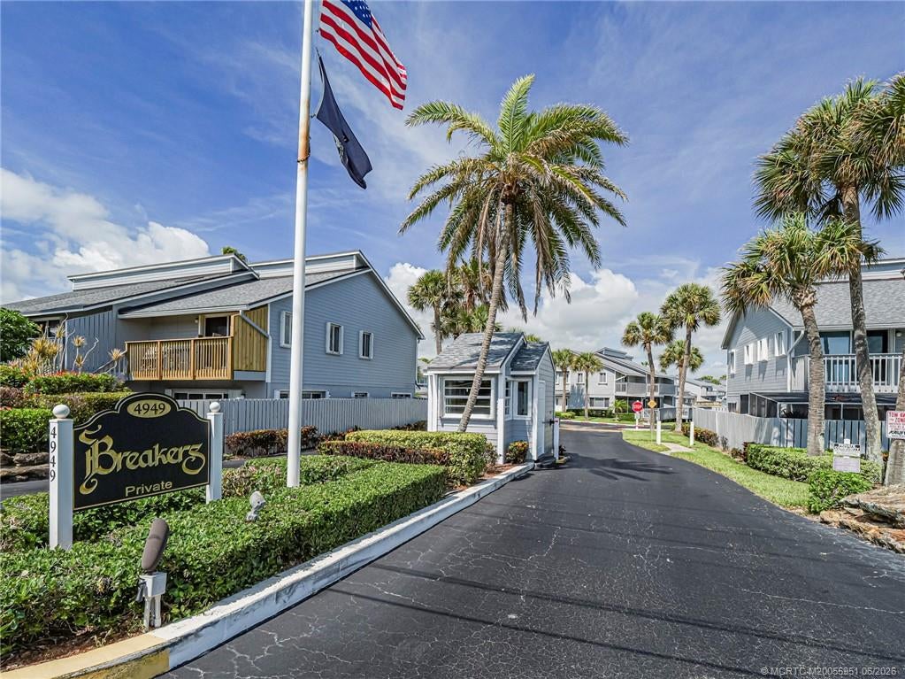 4949 N Highway A1a 142
