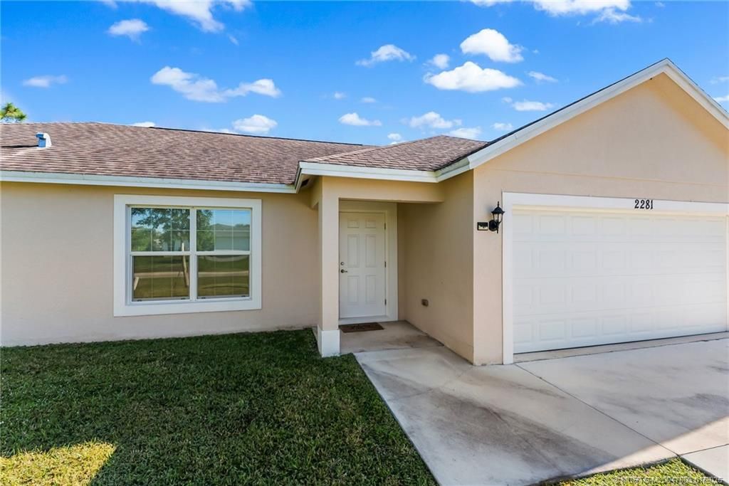 Photo of 2281 SE Monitor Street, Port Saint Lucie, FL 34952 (MLS # M20047803)