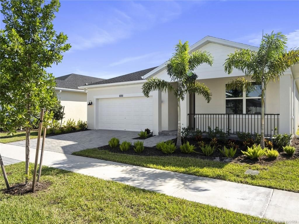 Photo of 6816 NW CLOVERDALE Avenue, Port Saint Lucie, FL 34987 (MLS # M20039332)