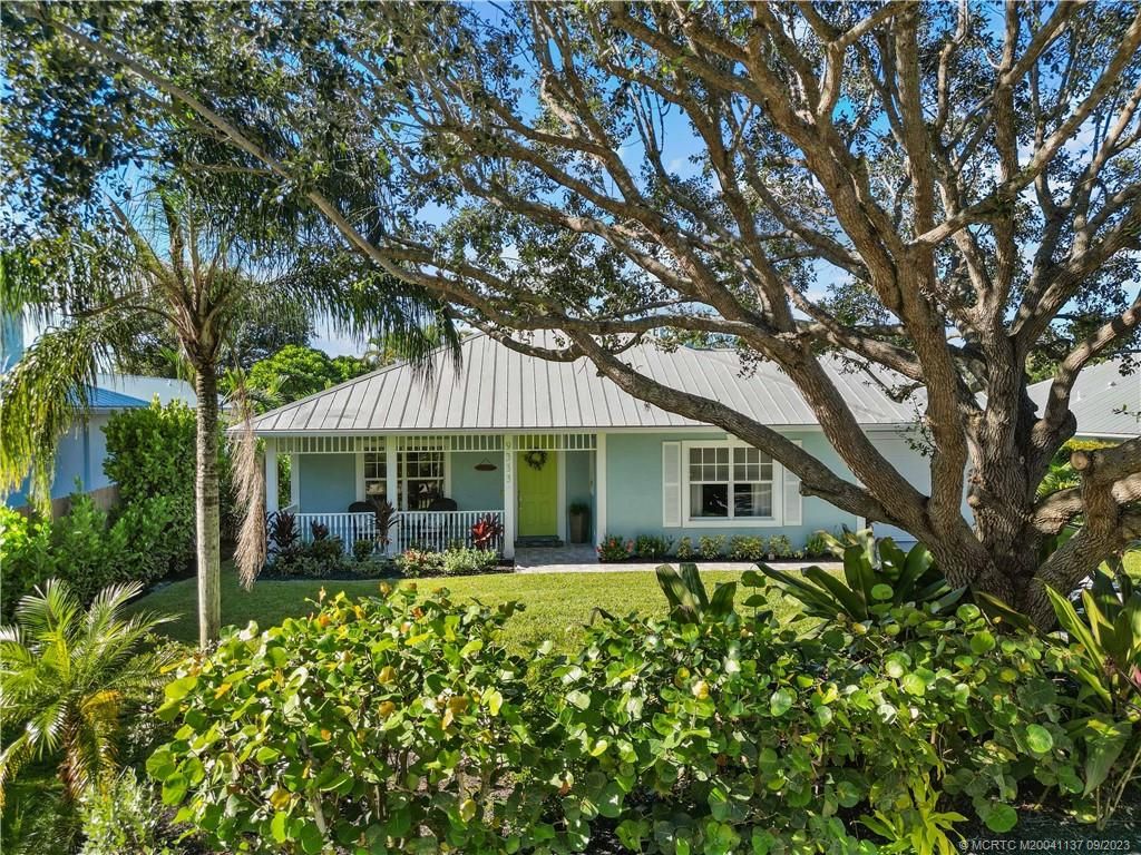 Photo of 9333 SE Saturn Street, Hobe Sound, FL 33455 (MLS # M20041137)