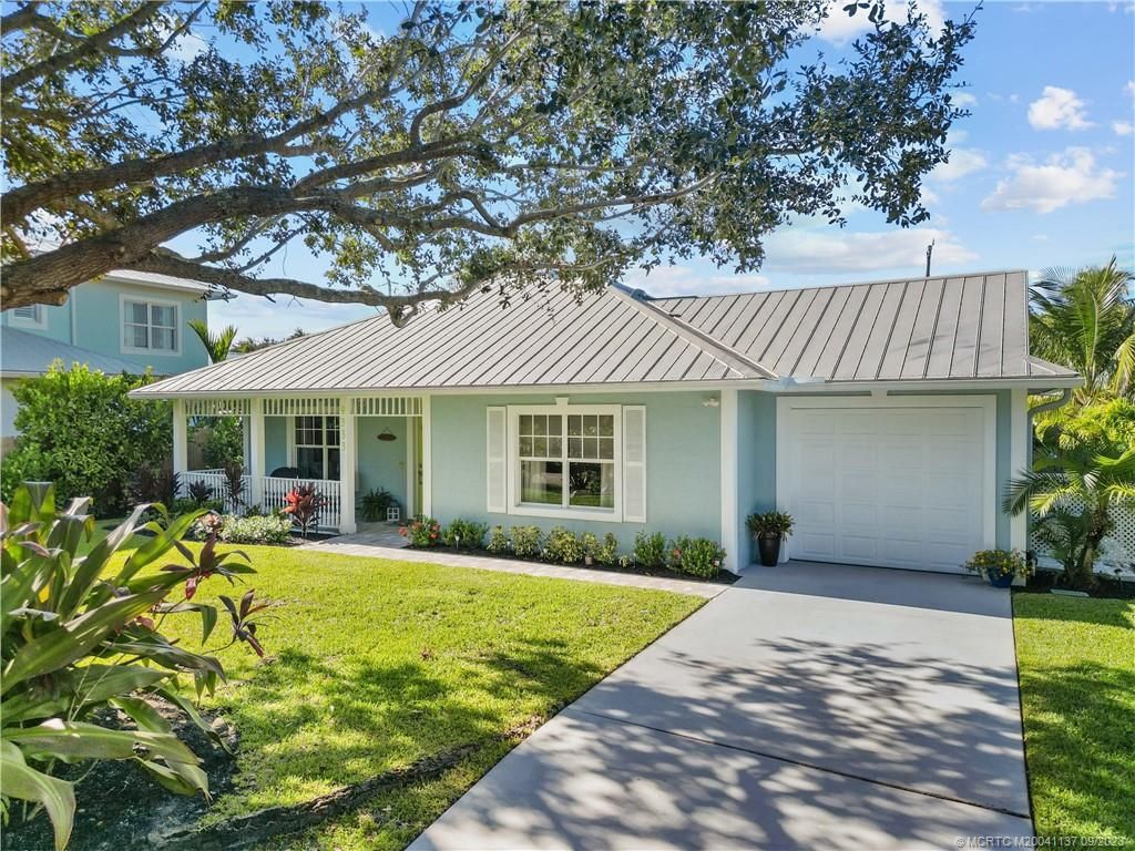 Photo of 9333 SE Saturn Street, Hobe Sound, FL 33455 (MLS # M20041137)