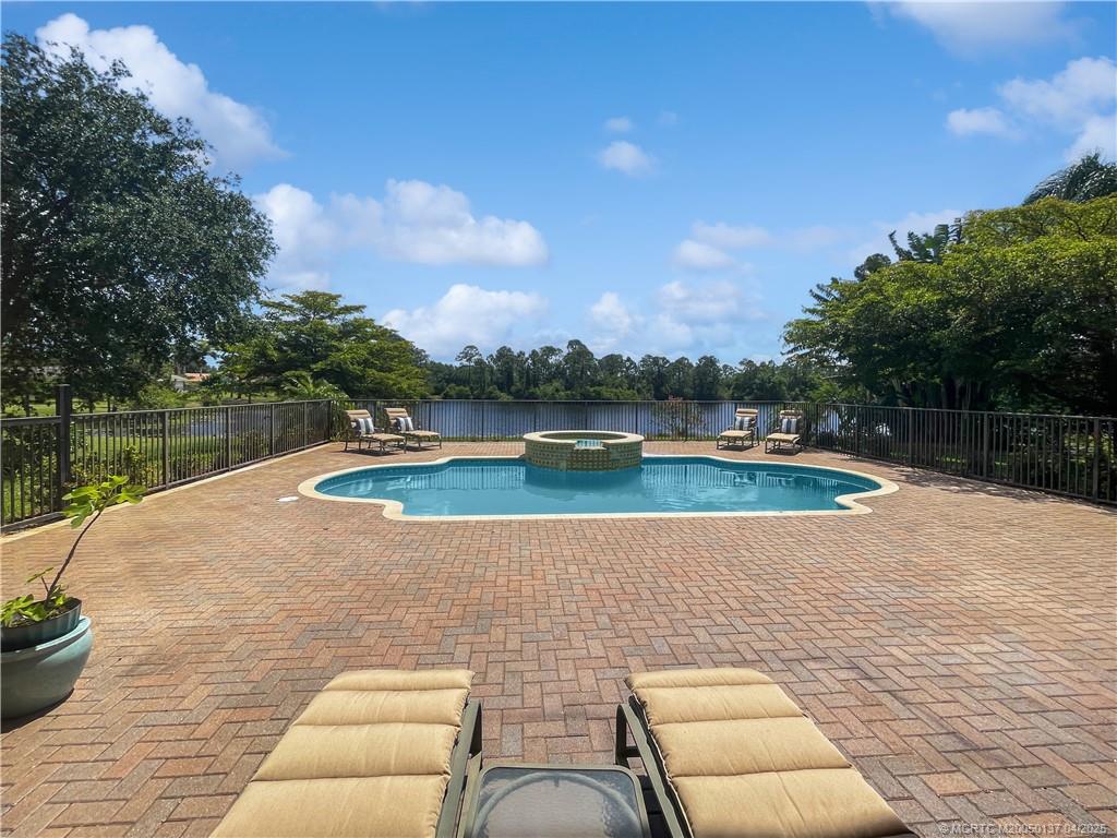 620 SW Squire Johns Lane