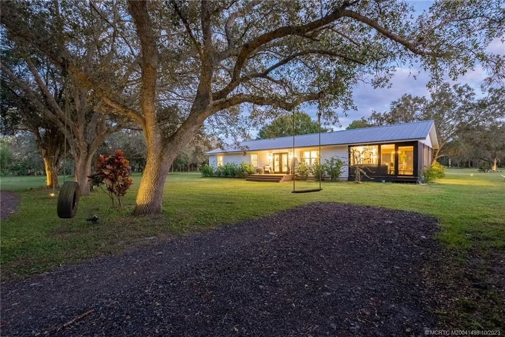 Photo of 4000 SW Cherokee Street, Palm City, FL 34990 (MLS # M20041498)