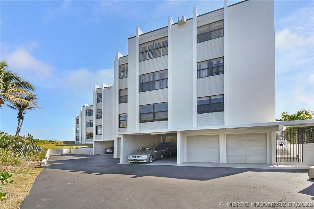 1289 NE Ocean Boulevard 11
