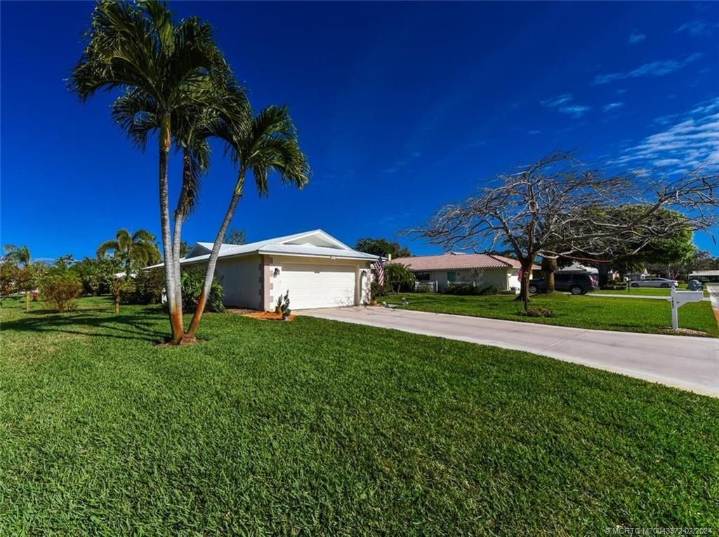 Photo of 1803 SE Granada Lane, Stuart, FL 34996 (MLS # M20043372)