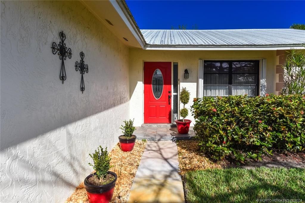 Photo of 1803 SE Granada Lane, Stuart, FL 34996 (MLS # M20043372)