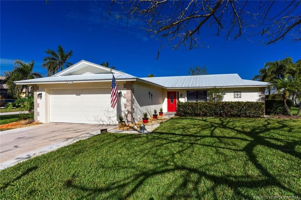 Photo of 1803 SE Granada Lane, Stuart, FL 34996 (MLS # M20043372)