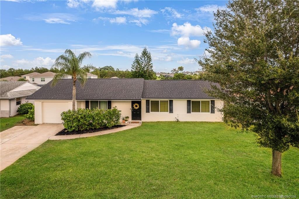 Photo of 2489 NE 18th Lane, Jensen Beach, FL 34957 (MLS # M20052395)