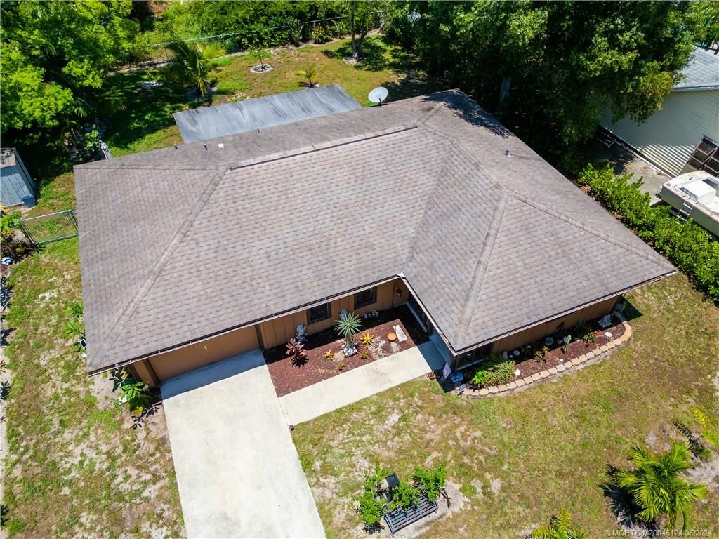 Photo of 6904 Belleair Avenue, Fort Pierce, FL 34951 (MLS # M20045124)