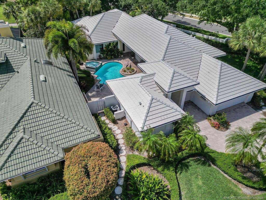Photo of 1481 SE Brewster Place, Stuart, FL 34997 (MLS # M20055037)